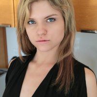 New girl Scarlett Fever shows off what she has