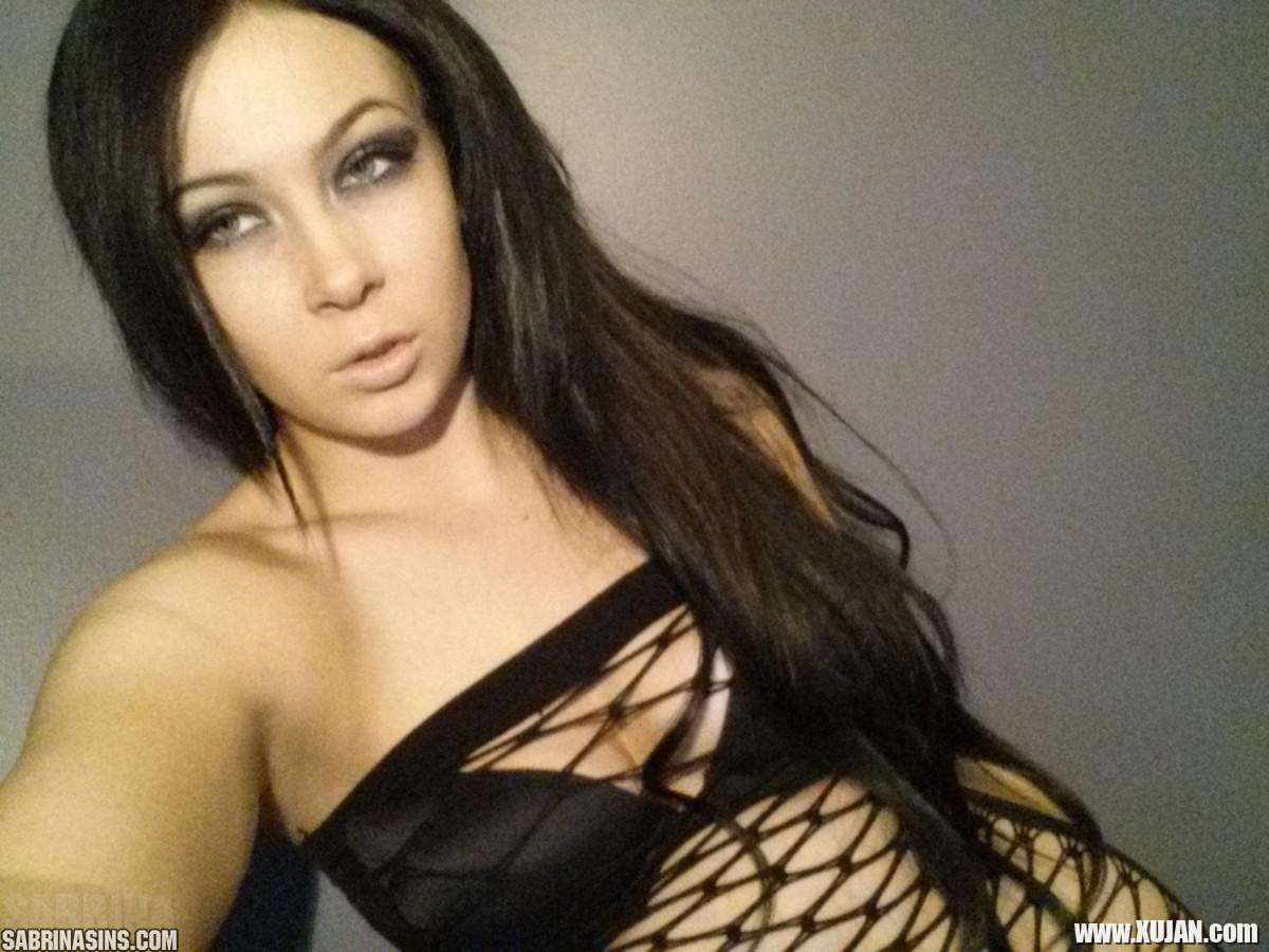 Gorgeous model Sabrina Sins takes stunning pics of her hot self - Photo #1624676
