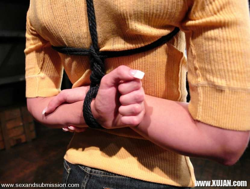 Kelly Wells gets anal penetration and bound by master - Photo #1625546