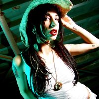 Close up amateur posing scene features brunette babe Joanna Angel