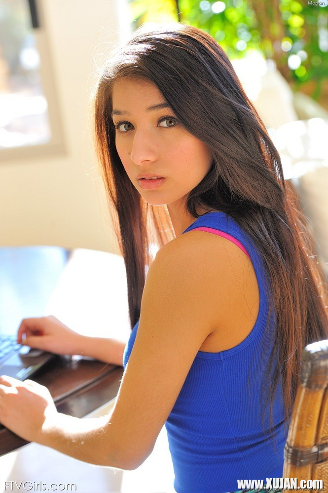 Megan is gorgeous in blue - Photo #1632052