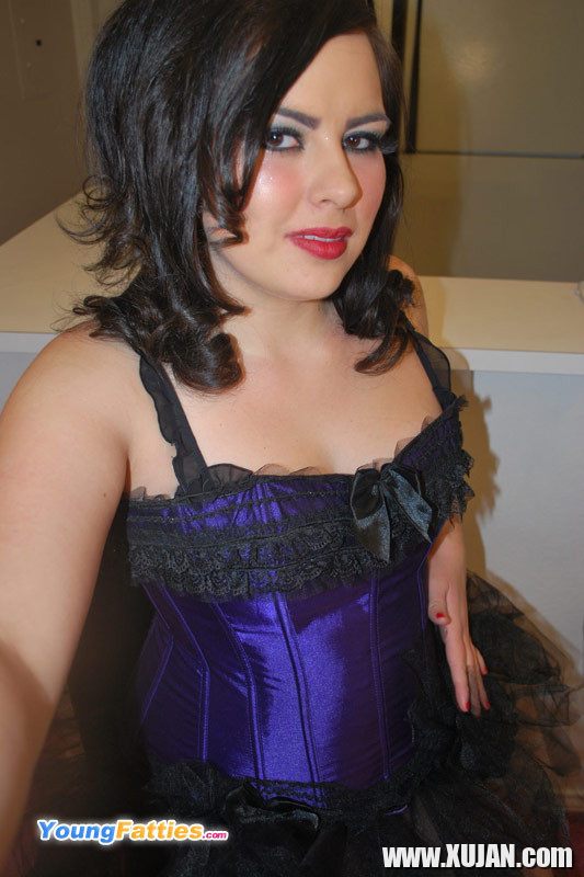 Plump teen posing in beautiful blue lingerie - Photo #1632121