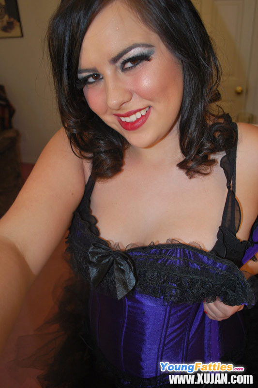 Plump teen posing in beautiful blue lingerie - Photo #1632126