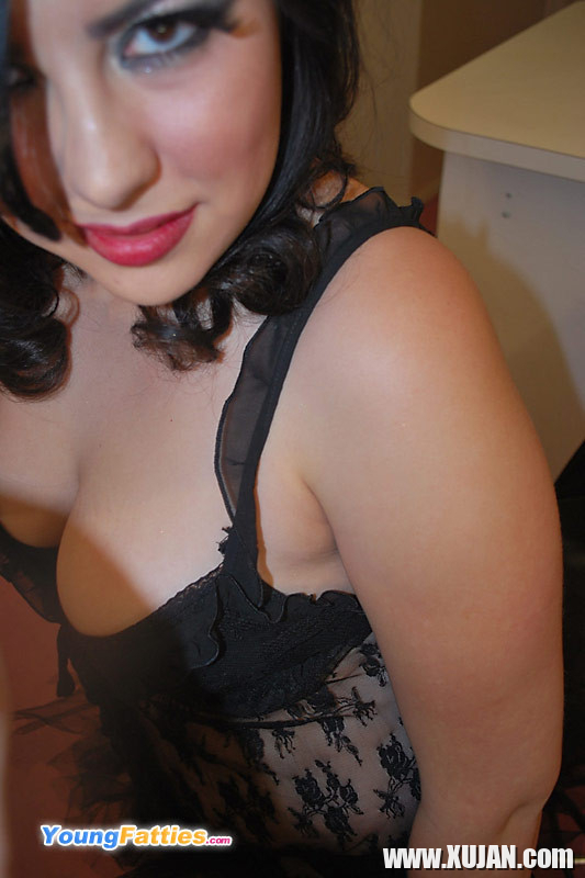 Plump teen posing in beautiful blue lingerie - Photo #1632130
