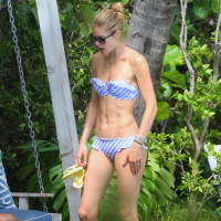 Beautiful Doutzen Kroes showing her curvy body wearing blue bikini by the pool i