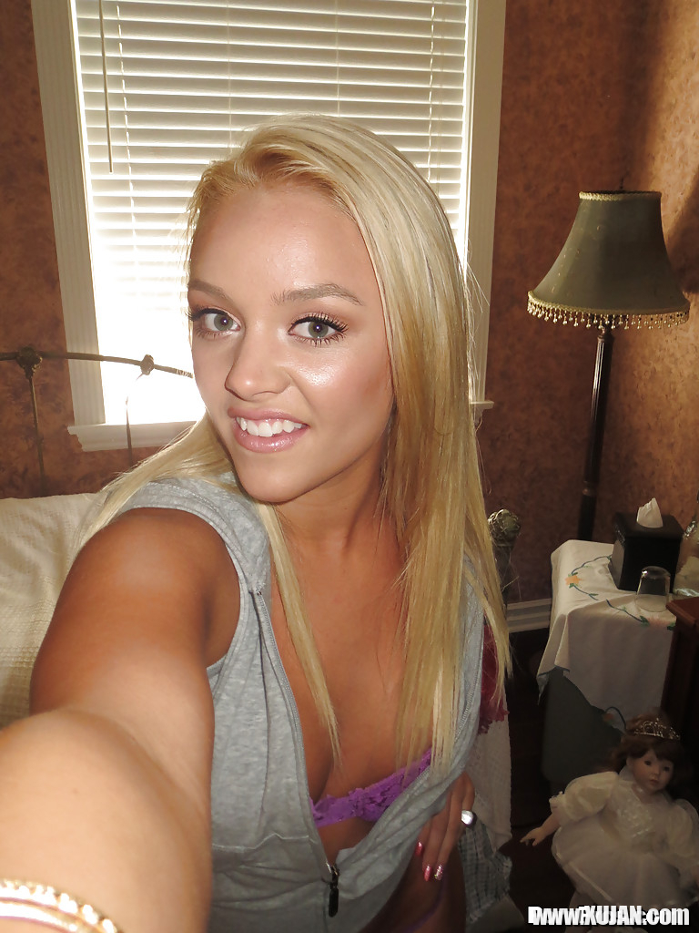 Alexis Monroe is doing some fantastic self shots while naked - Photo #1638661