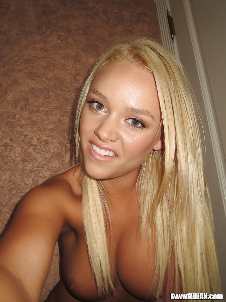 Alexis Monroe is doing some fantastic self shots while naked - Photo #1638668