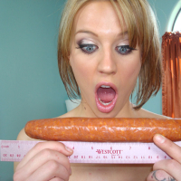 Pornstar babe Holly Wellin shows her deepthroat with toys