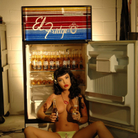 Masuimi Max playing with beers