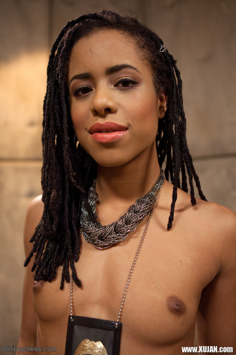 A crime investigation reveals unruly suspect Bella Rossis kinky lesbian tendenc - Photo #1655030