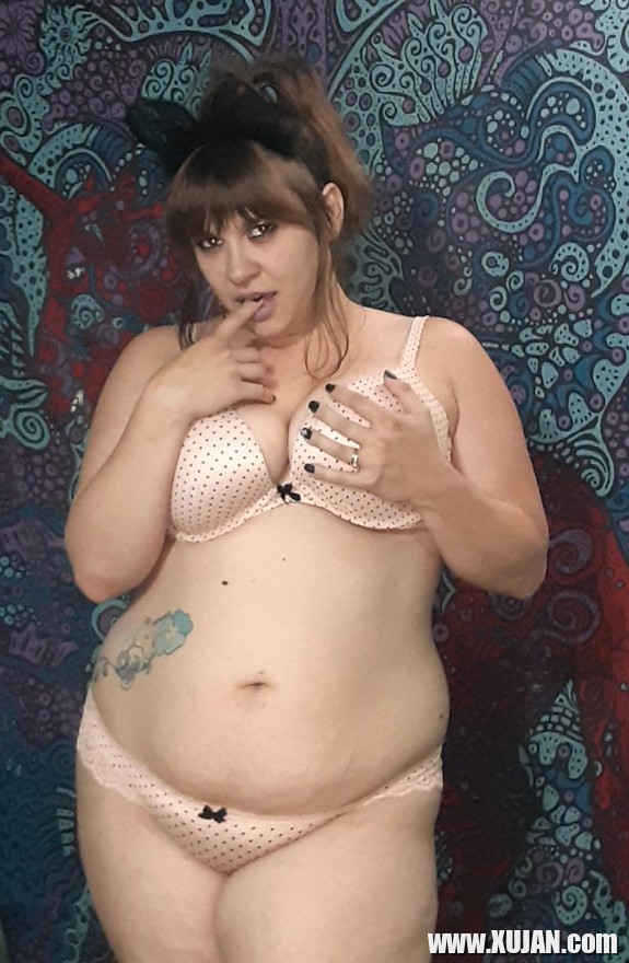 Preview of my next video Daddy letting Kitten have fun with a photoshoot - Photo #1657193