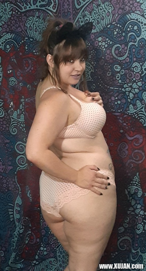 Preview of my next video Daddy letting Kitten have fun with a photoshoot - Photo #1657198