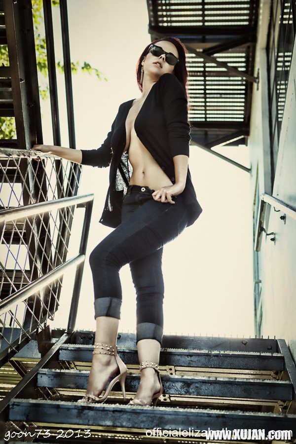 Gorgeous Elizabeth Marxs showing her big tits on the stairs - Photo #1657323