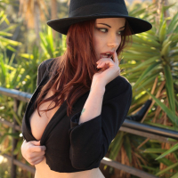 Nothing makes Elizabeth Marxs happier than showing her big tits