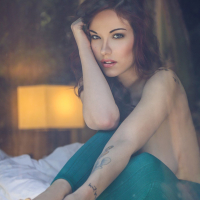 Nothing makes Elizabeth Marxs happier than showing her big tits
