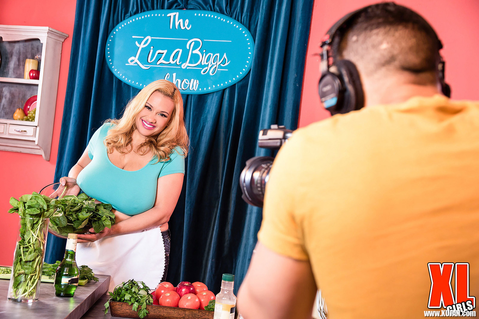 Fat cook Liza Biggs fucked hard after show - Photo #1659675