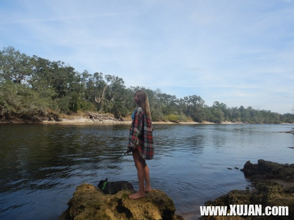 blonde desire goes topless by campfire and nonnude public shoot near river - Photo #1663099