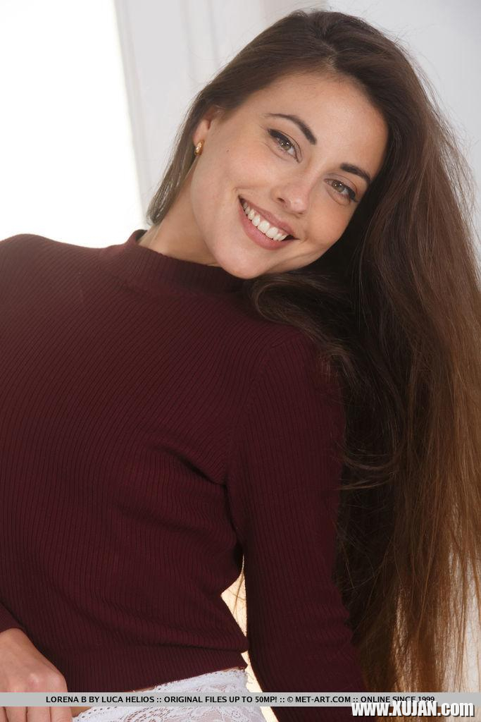 Brunette teen Lorena Garcia pulls down her panties in Ranida - Photo #1664452