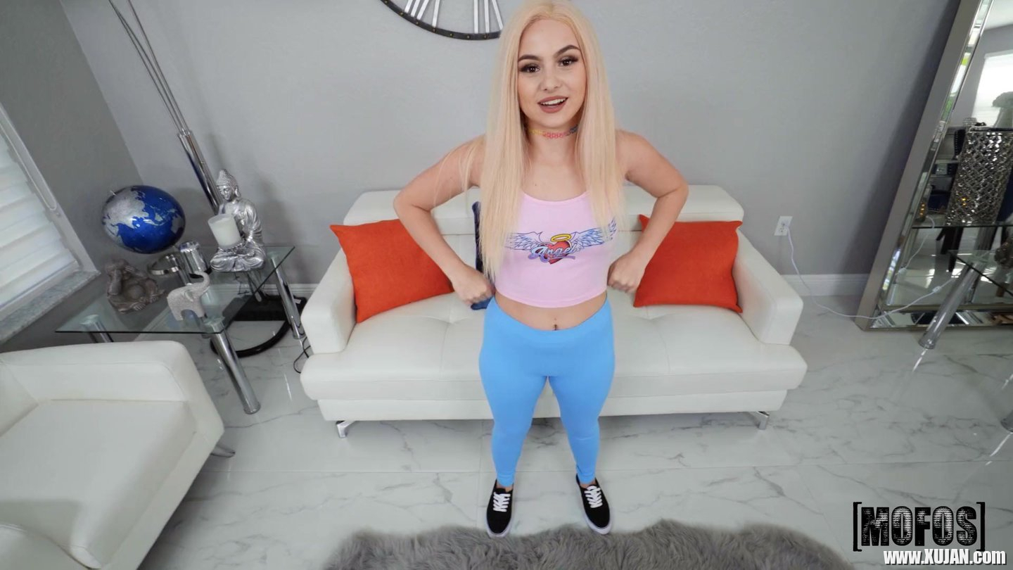 Petite blonde slut Aria Banks gets plugged with a king size dick - Photo #1670450