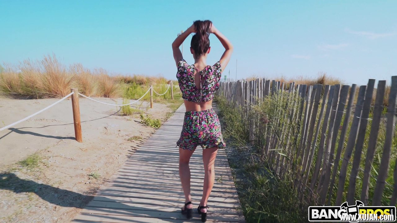 Filthy bitch Natasha Lapiedra gone wild in public - Photo #1671825