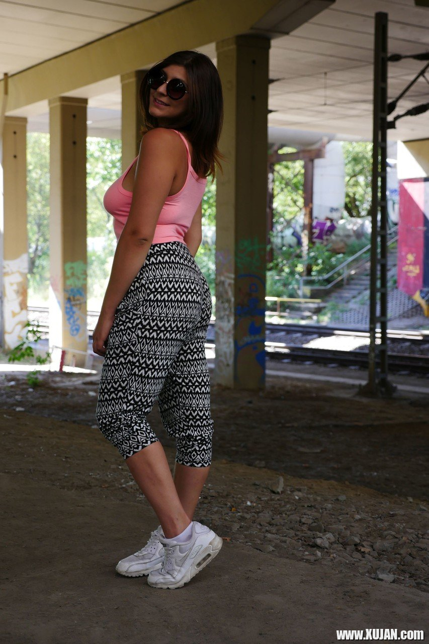 Cute July Johnson gets nude outside after work out - Photo #1675305