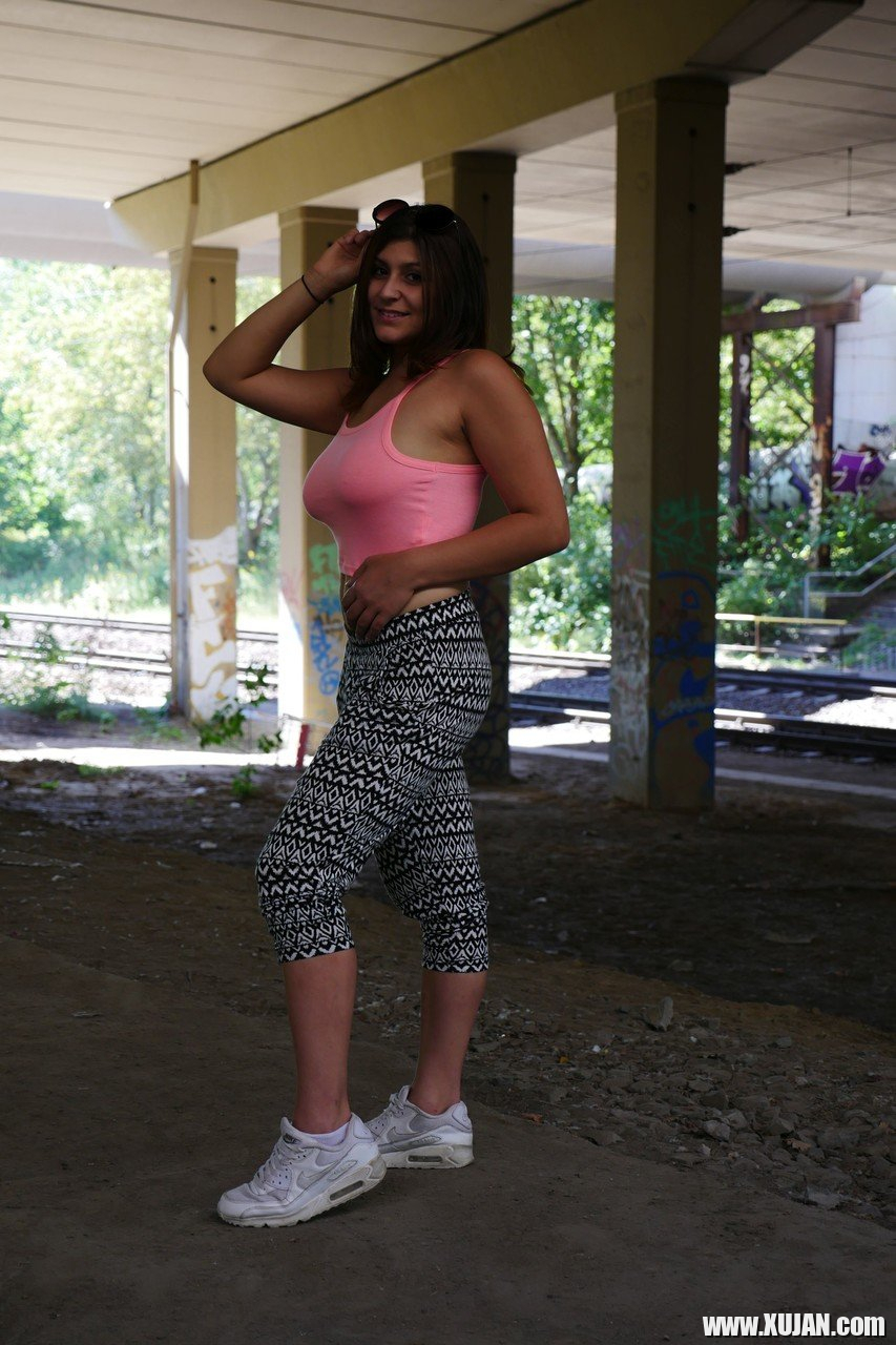 Hot girl July Johnson exposes her big tits - Photo #1675339