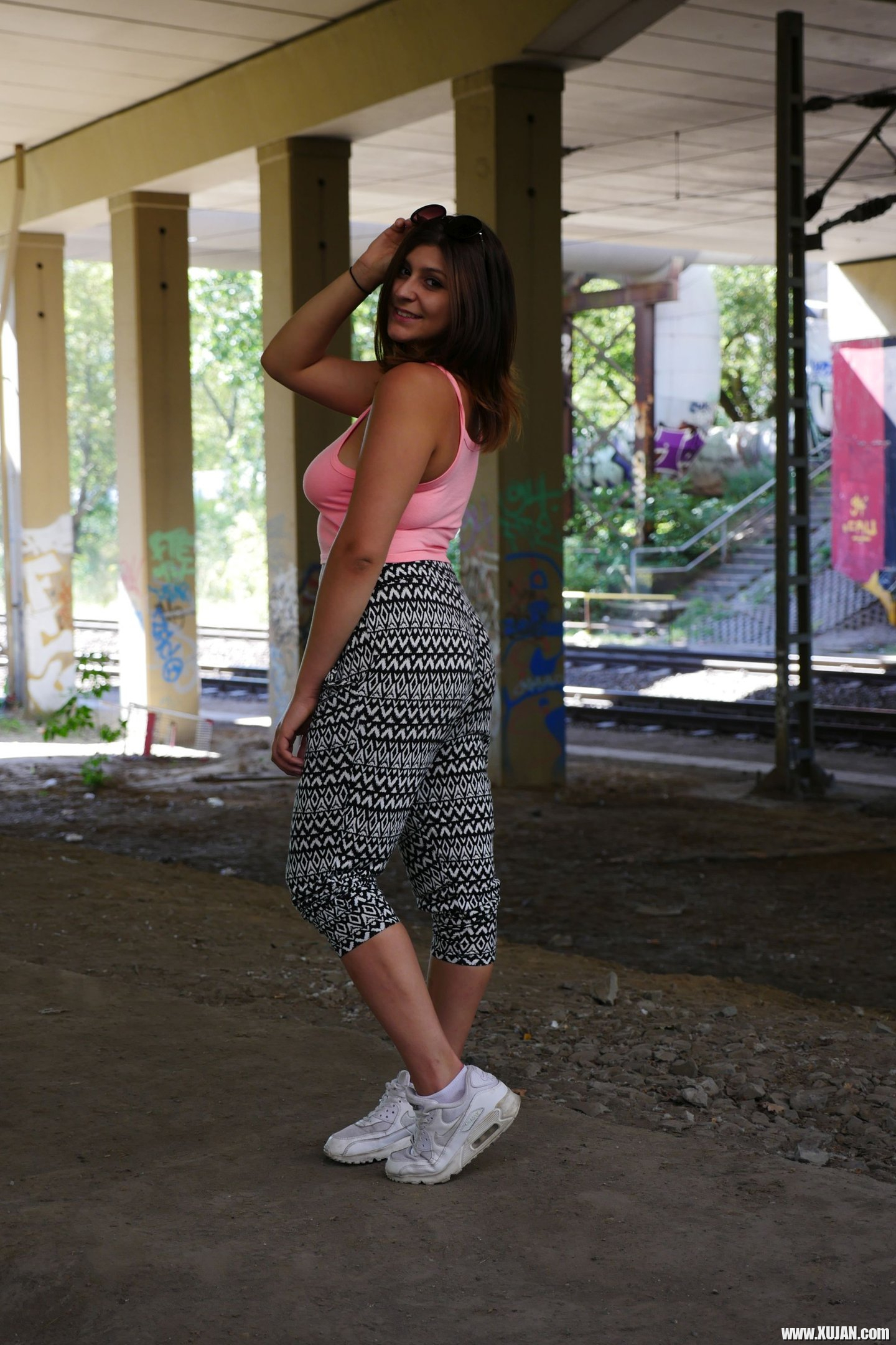 Curvy July Johnson shows her Body outdoors - Photo #1675394