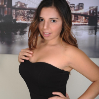 Bubble butt Latina Luna Leve playing with her pussy in high heels
