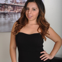 Cute curvy coed Luna Leve exposes thick ass