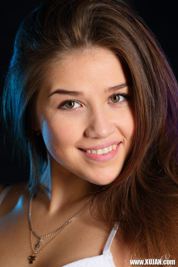 Pretty teen Foxy Salt strips naked and gets wet for you - Photo #1676059