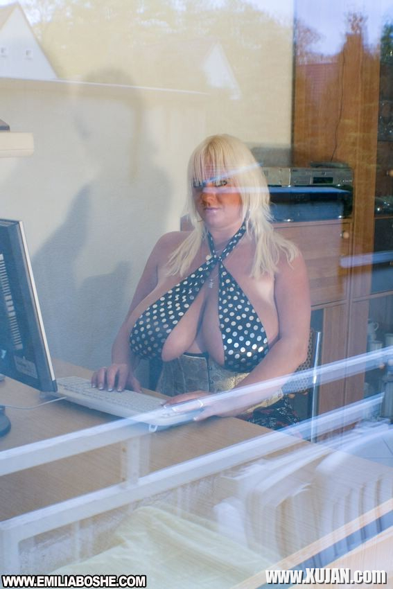 Big natural euro tits Emilia Boshe tweaks her masive juggs - Photo #1682254