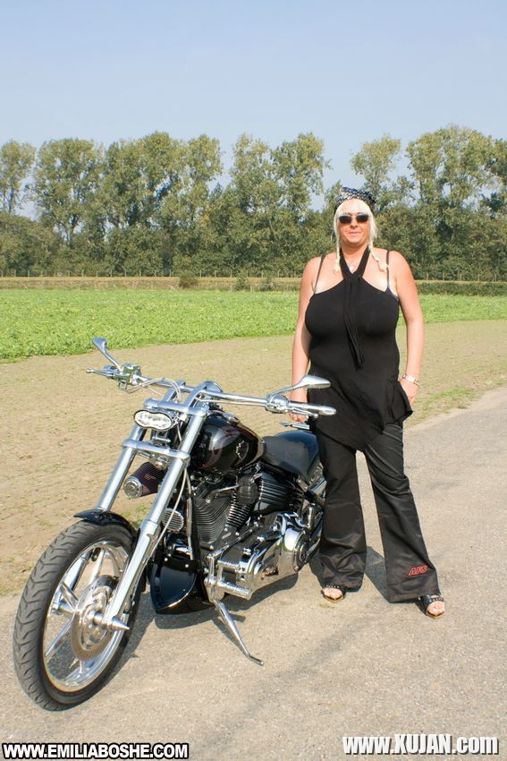 Busty euro babe Emilia Boshe goes rack ridin - Photo #1682292