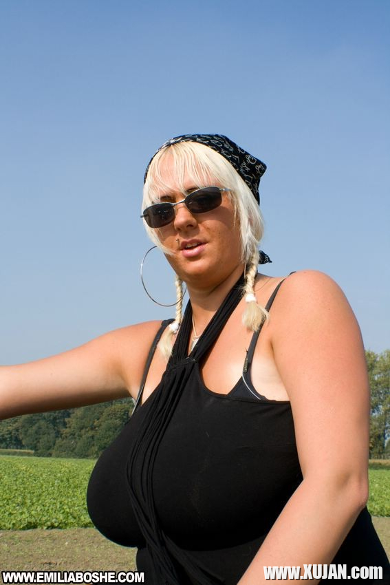 Busty euro babe Emilia Boshe goes rack ridin - Photo #1682294
