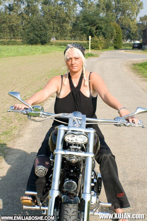 Busty euro babe Emilia Boshe goes rack ridin - Photo #1682295