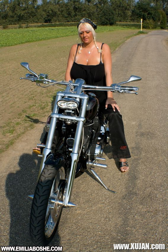 Busty euro babe Emilia Boshe goes rack ridin - Photo #1682296
