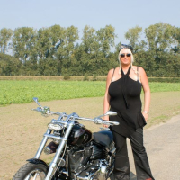 Busty euro babe Emilia Boshe goes rack ridin