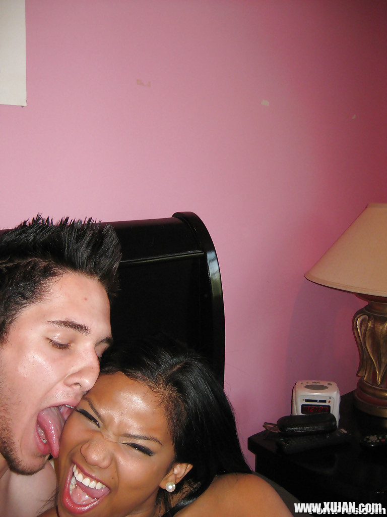 Amateur Latina teen babe Emy Reyes giving a blowjob and fucking hard - Photo #1683889