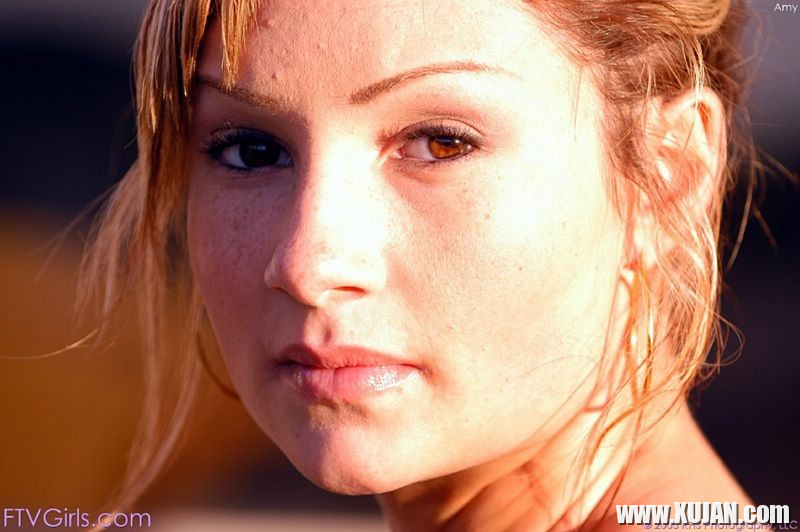 Gorgeous Amy Reid shows off her spectacular body outdoors - Photo #1684897