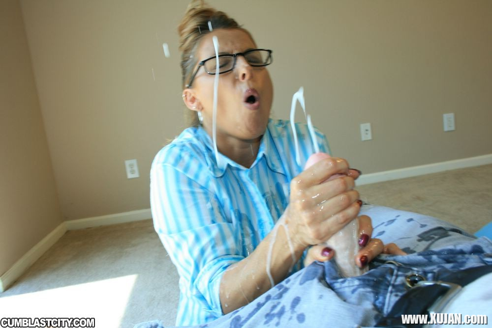 Milf Stacie Starr stops over Jimmys house to comfirm all the rum - Photo #1685553