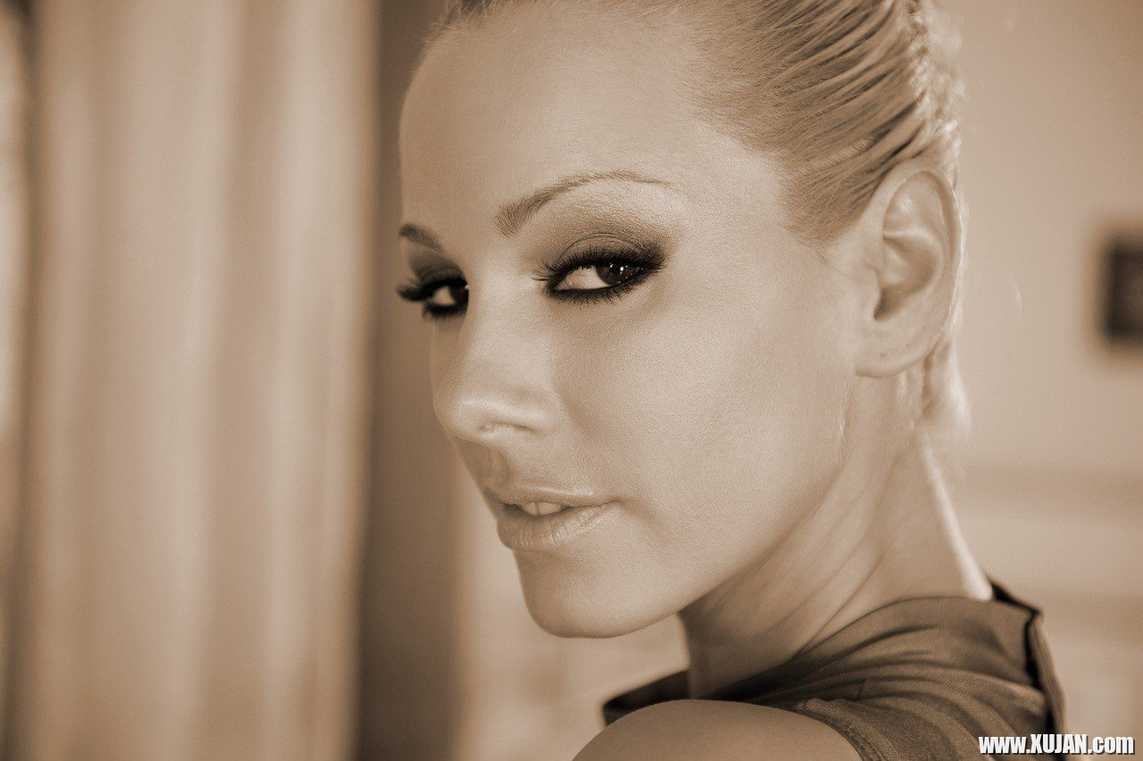 Vega Vixen posing in erotic black and white Photos - Photo #1686068