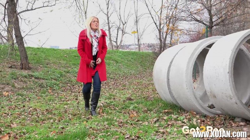 Hot Babe Sweet Cat takes a Toilet Break in Public - Photo #1691461