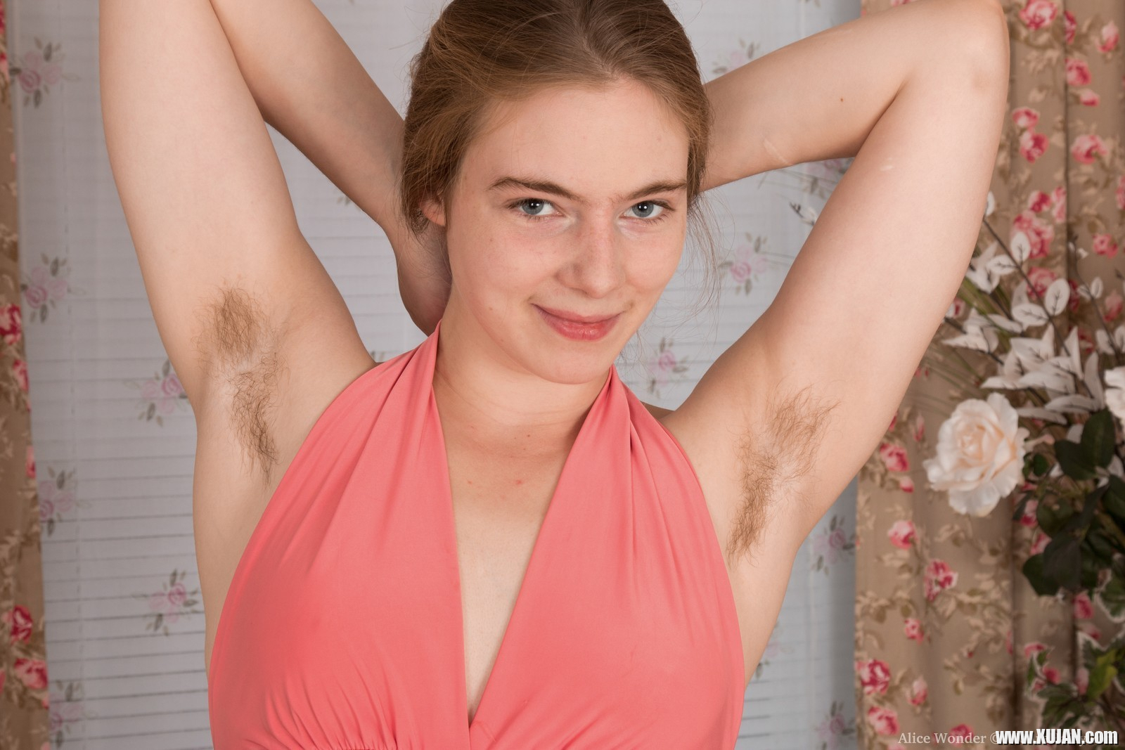 Alice Wonder strips and shows off her hairy body - Photo #1692749