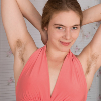 Alice Wonder strips and shows off her hairy body