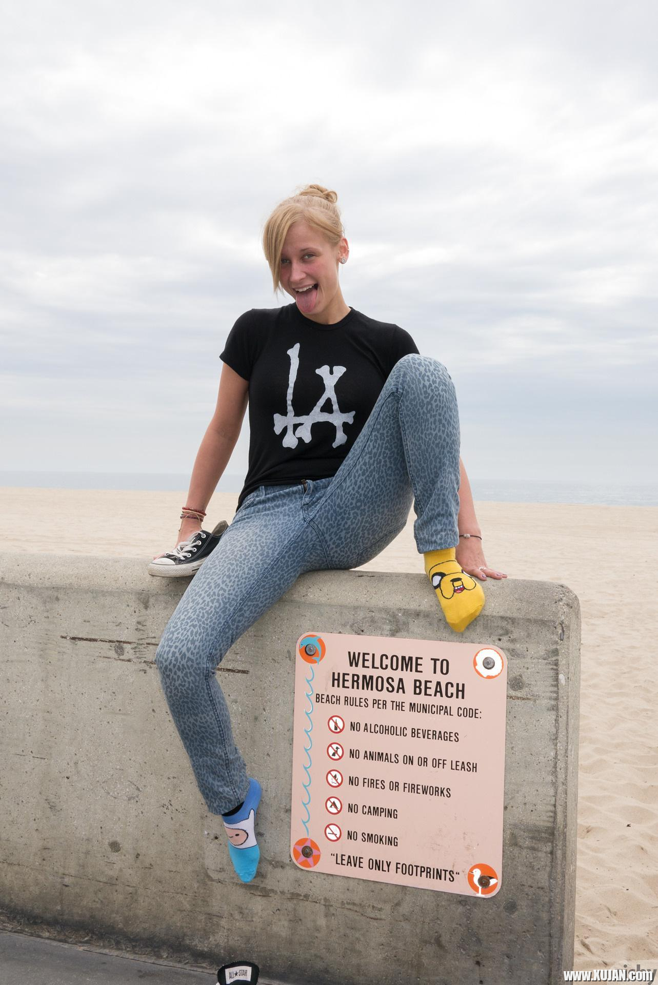 Busty blonde coed Alice Wonder shares some hot pics from her vacation - Photo #1692843