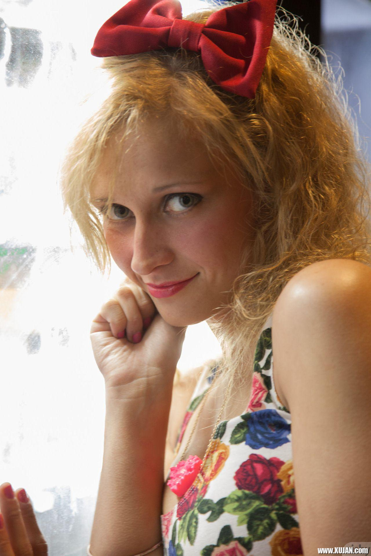 Blonde hottie Alice Wonder has fun out and about - Photo #1692857