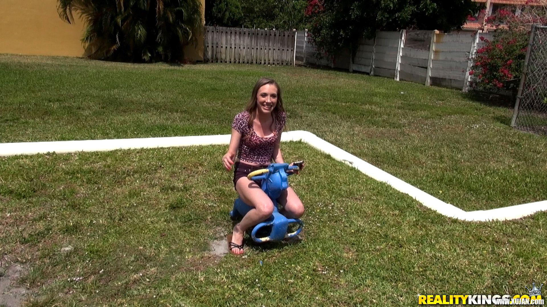 Hot teen Roxy Nicole fucks a stranger that she just met - Photo #1700418