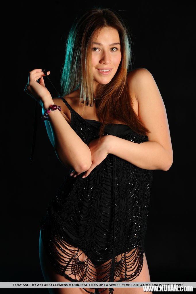Naked Foxy Salt bends over and shows off her Holes - Photo #1701682