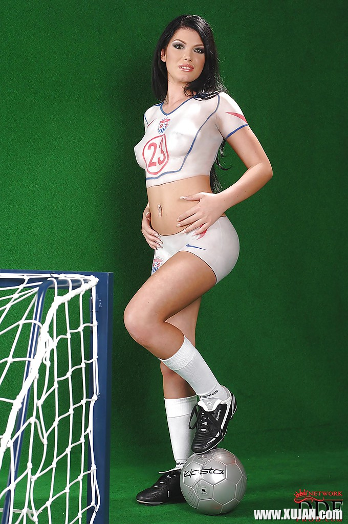 Sporty hottie Roxy Panther posing in body painted soccer outfit - Photo #1702204