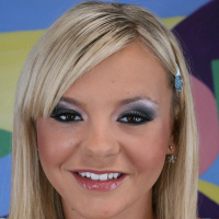 Blond pornstar babe Bree Olson has a very tight butt to present