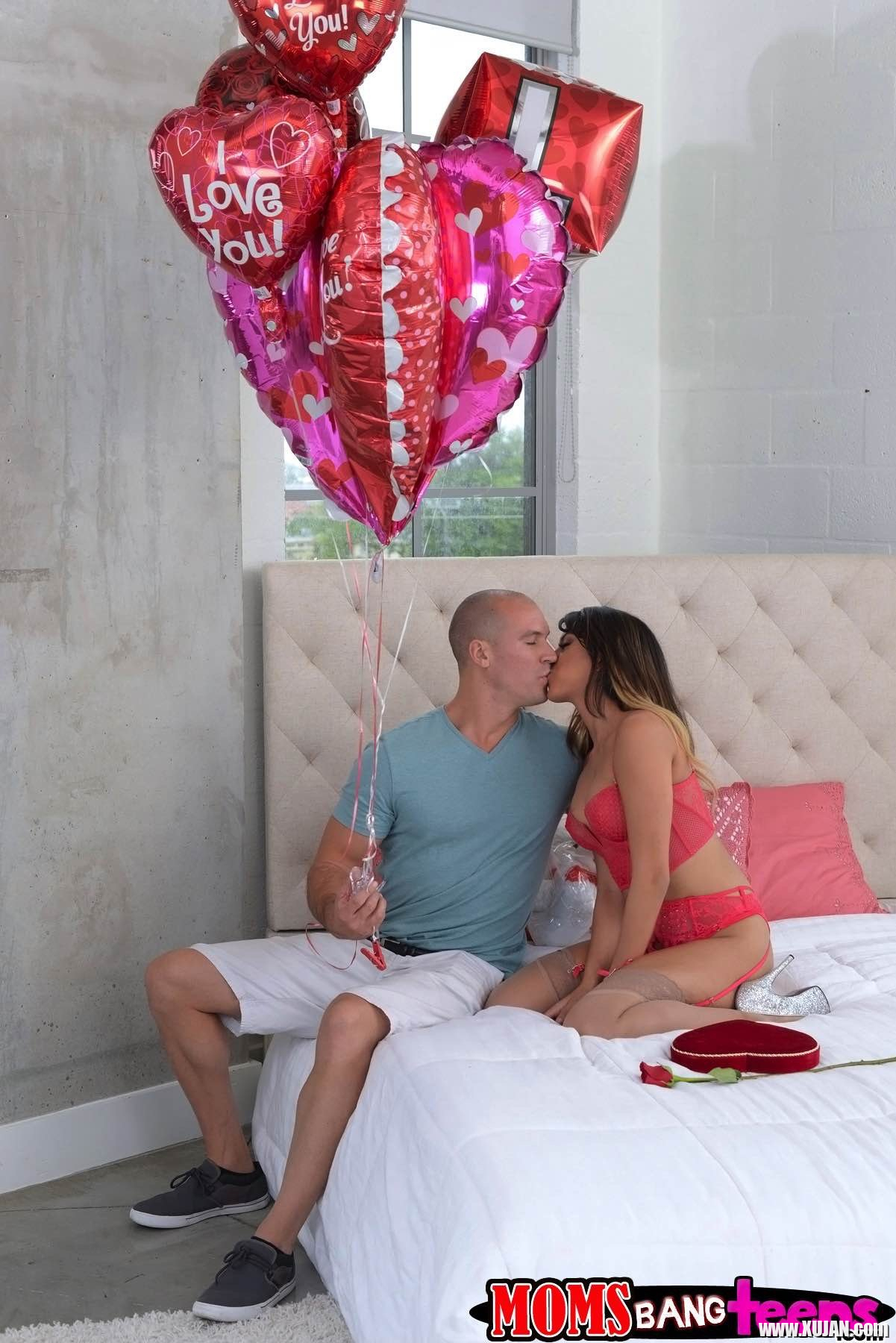 Sophia Leone shares her Man with Jamie Valentine - Photo #1711600